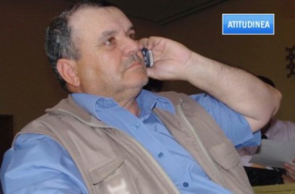 Un orăşean mutat la ţară a reclamat la Garda de Mediu mirosul de balegă. Reacţia primarului e genială!